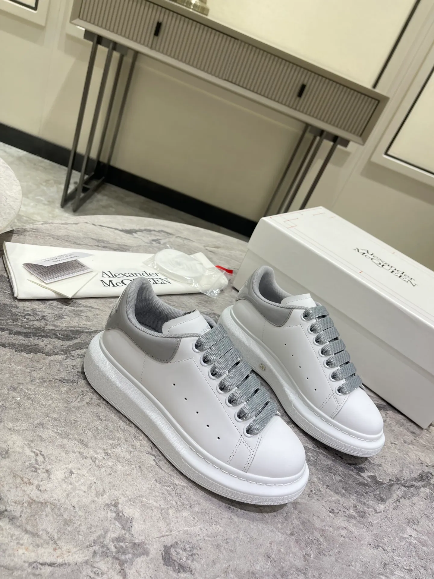 👟👟Ex-factory price p480👟👟 Women's shoes, women's clothing 𝘼𝙡𝙚𝙭𝙖𝙣𝙙𝙚𝙧 𝙈𝙘𝙌𝙪𝙚𝙚𝙣 (high-end quality colors are coming soon) ) 💛💚McQueen couple thick-soled series white shoes 🔸Upper: top-layer waxed silk cowhide (EU 3A standard) 🔸Inner: water-dyed sheepskin 🔸Outsole: T👟👟Ex-factory price pU vacuum original matte bottom Absolutely high version High cost performance Welcome to compare ✔ ❥Female size 35---40 ❥Male size 39---44 "Special size 34.45 can be customized without return or exchange"